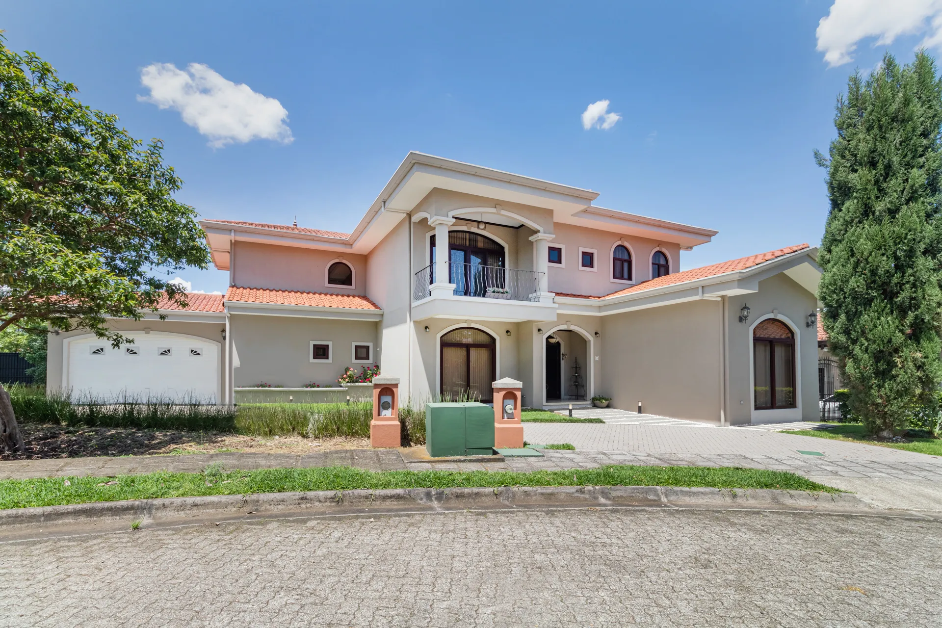 Luxury home for sale in Colinas de Montealegre located in a quiet cul-de-sac