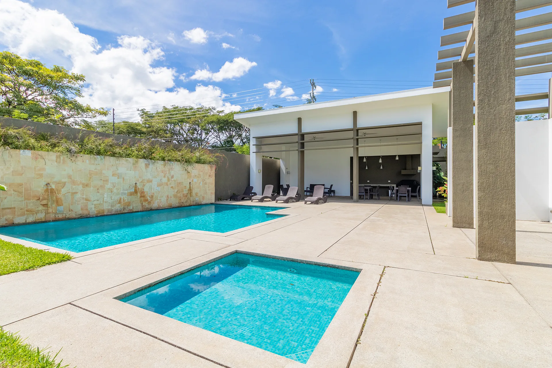 Verdi Lindora Santa Ana (2)