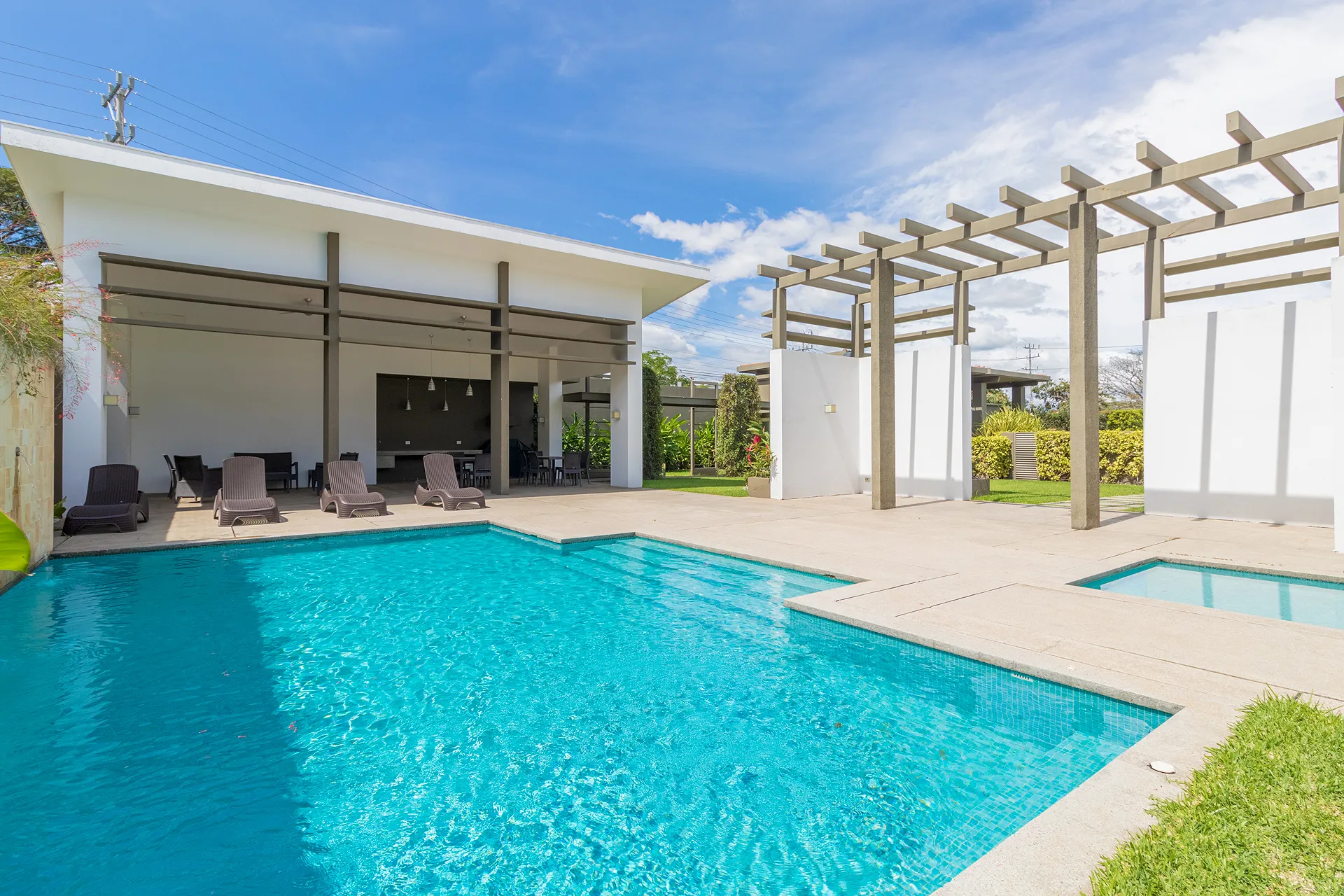 Verdi Lindora Santa Ana (3)